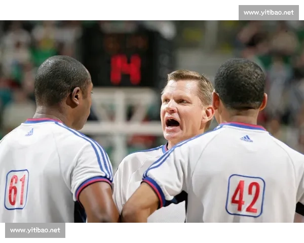 大连中源队 “手递手” 写意:村 BA 赛场的默契勋章 大连中源队 “手递手” 写意:村 BA 赛场的默契勋章