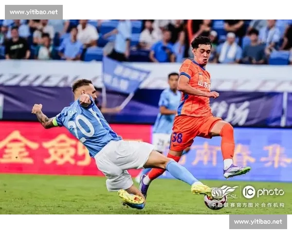 李小恒中超初体验:港队兄弟暖心遇,泰山平台引心动 李小恒中超初体验:港队兄弟暖心遇,泰山平台引心动